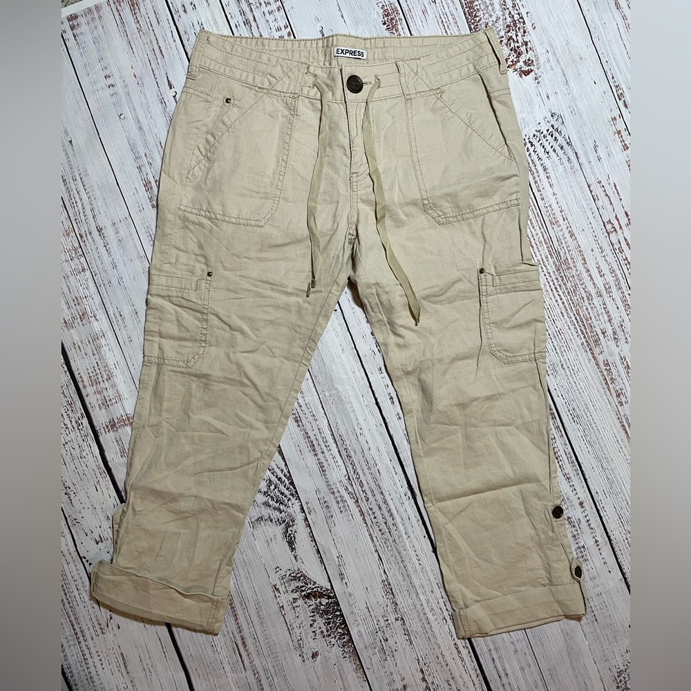 Express Women’s cargo pants. Khaki. Size 4.